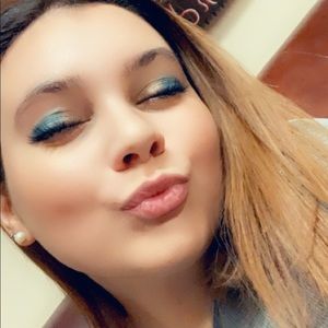 Meet your Posher, Claire